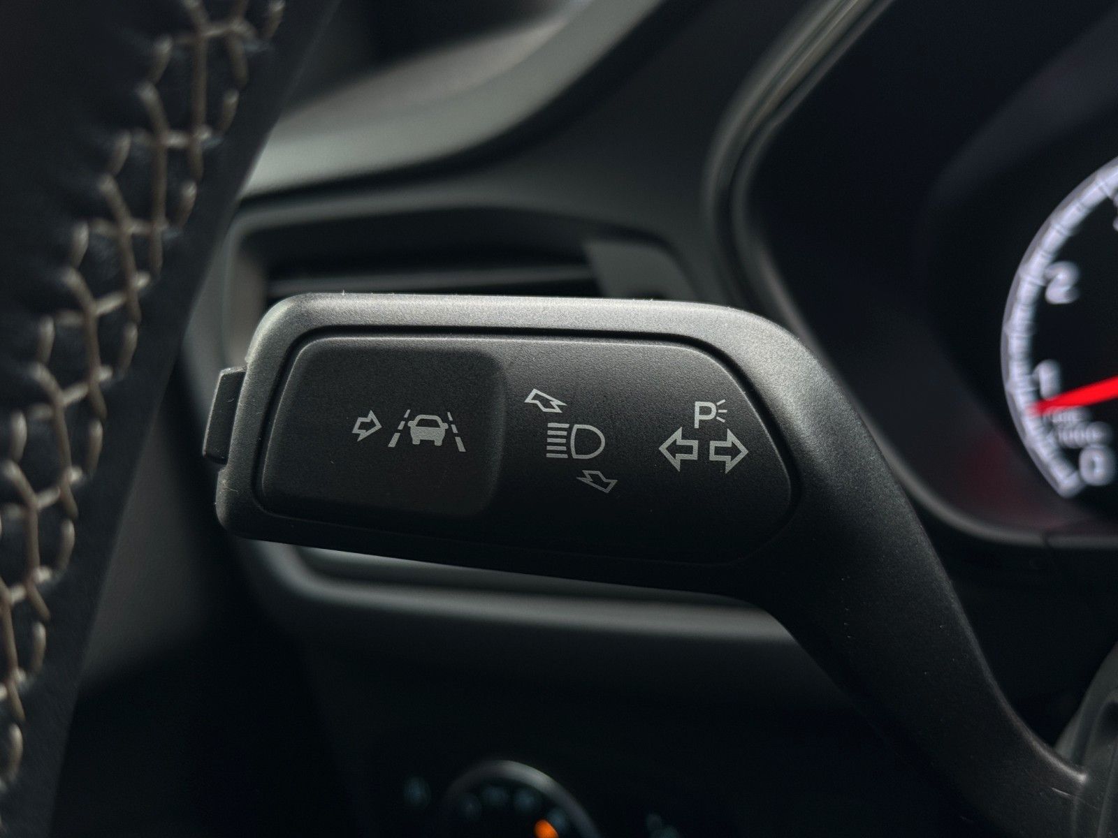 Fahrzeugabbildung Ford Focus Lim. ST *Head-Up*B&O*Keyless*Recaro*ACC