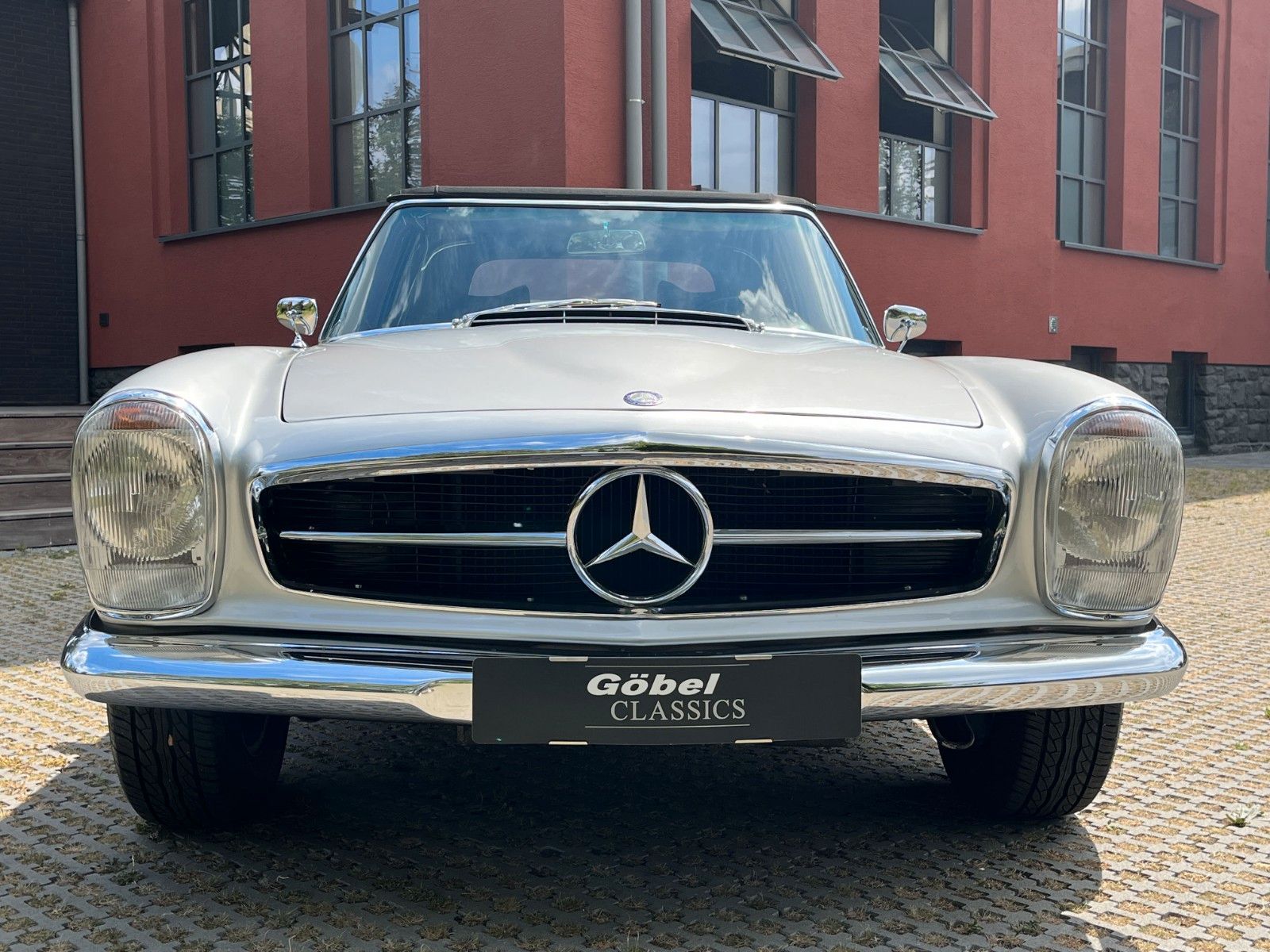 Fahrzeugabbildung Mercedes-Benz 230 SL