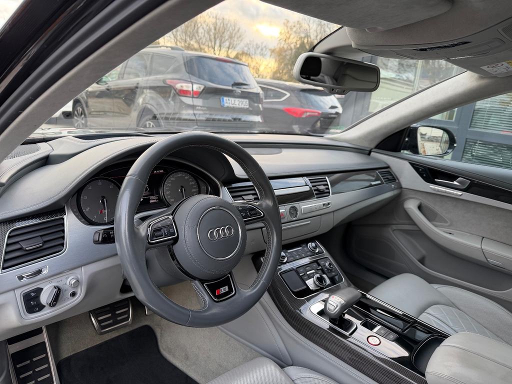 Audi S8