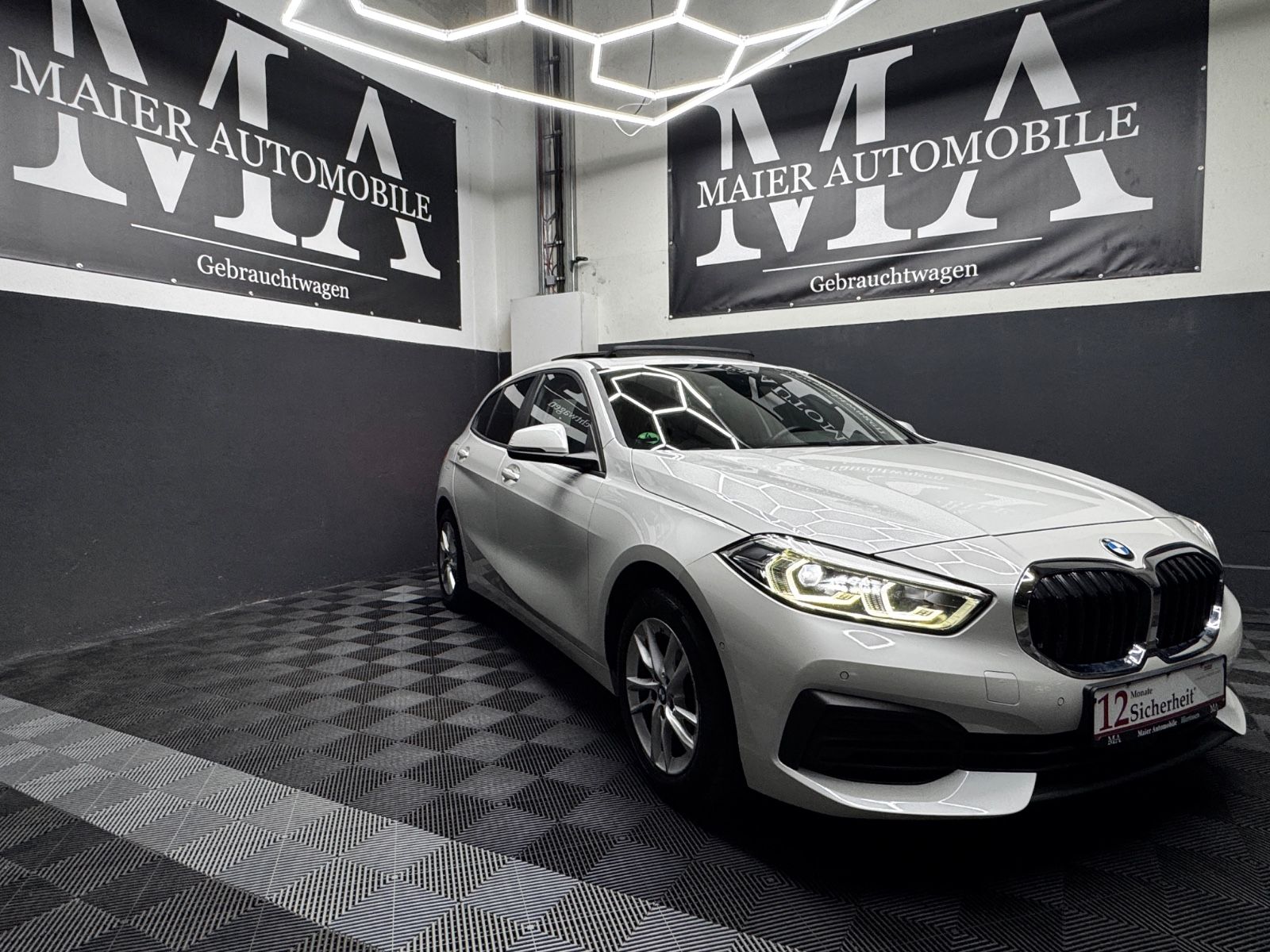 BMW 118i Limousine Advantage*LED*PANORAMAD.*KAMERA*