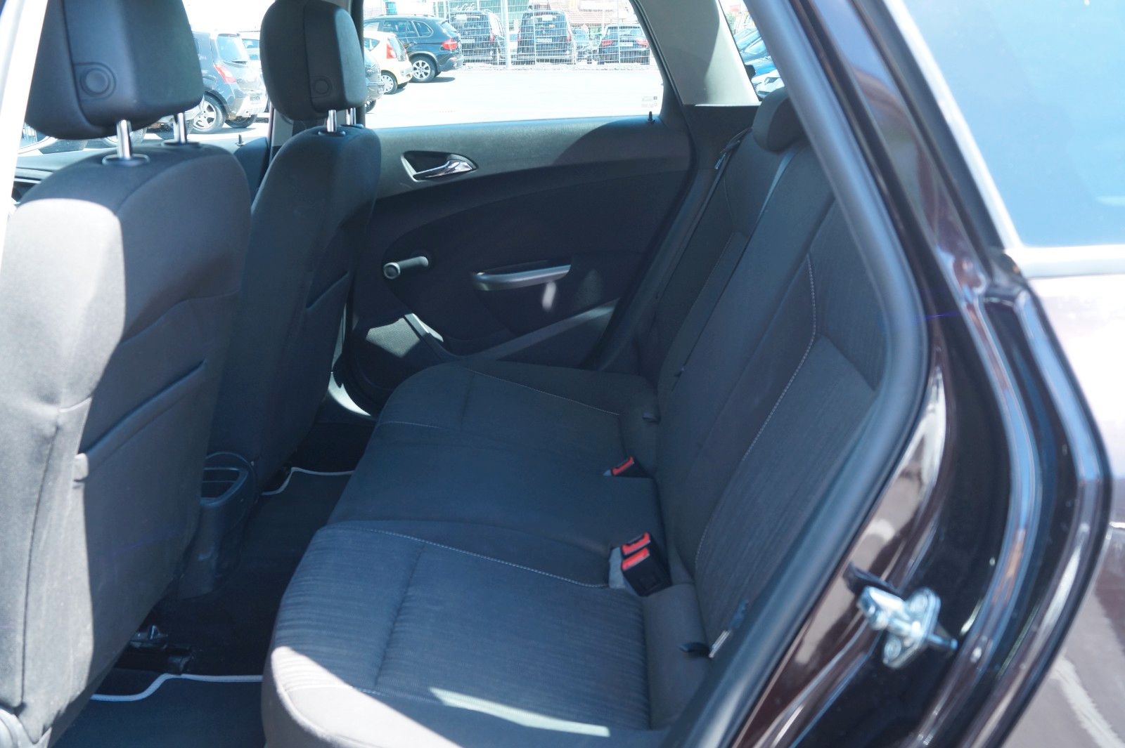 Fahrzeugabbildung Opel Astra J Sports Tourer Design Edition *1. Hand