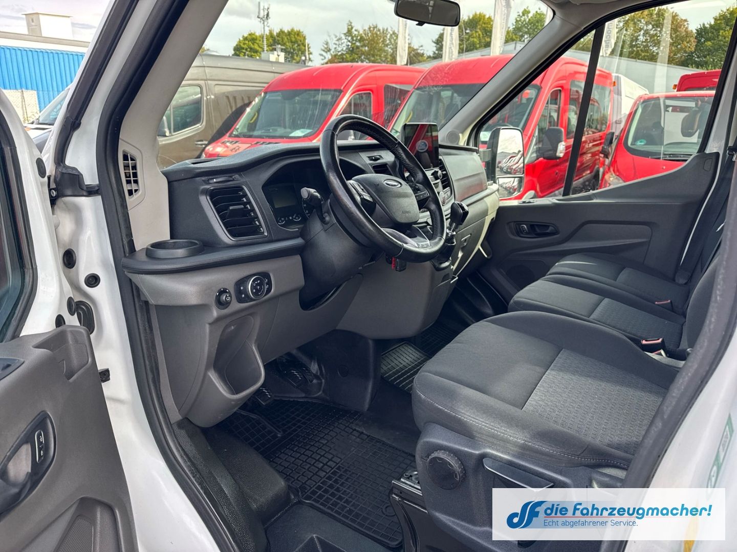 Fahrzeugabbildung Ford Transit Pritsche 350 L3 Doppelkabine Trend 2.0 T