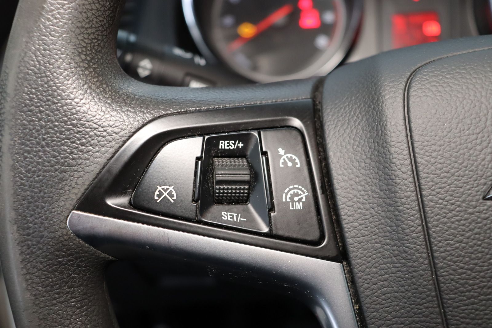 Fahrzeugabbildung Opel Astra Sports Tourer 1.4 ecoFLEX FUN