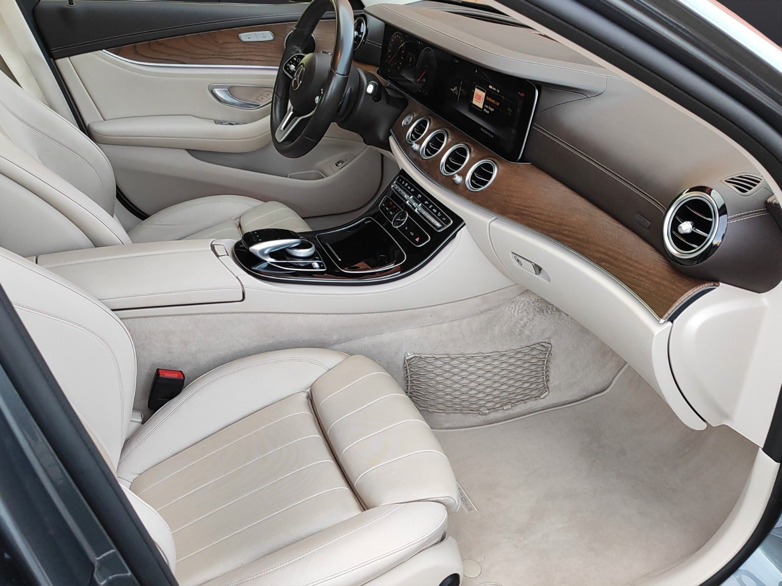 Fahrzeugabbildung Mercedes-Benz E 300 e*Navi*360°Cam*SitzHZ*Ambiente*Head-up*