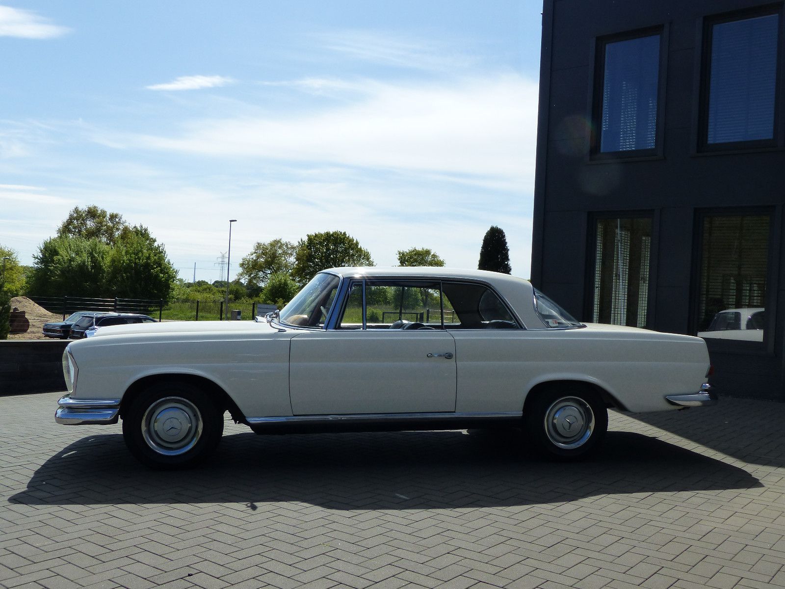 Fahrzeugabbildung Mercedes-Benz 220 SE Coupe W 111