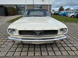 Ford Mustang Cabrio V8 289Cui 4- Gang Schalter - Ford Mustang aus 1966 mit Benzin-Antrieb: Cabrio
