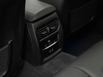 Fahrzeugabbildung BMW M340d xDr Tour HUD ACC Kamera 360° Pano HiFi