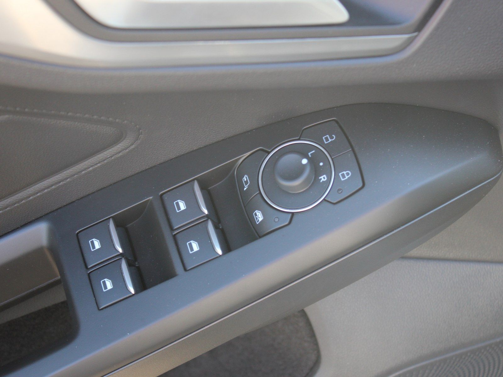 Fahrzeugabbildung Ford Focus Titanium X 1,0 EcoBoost