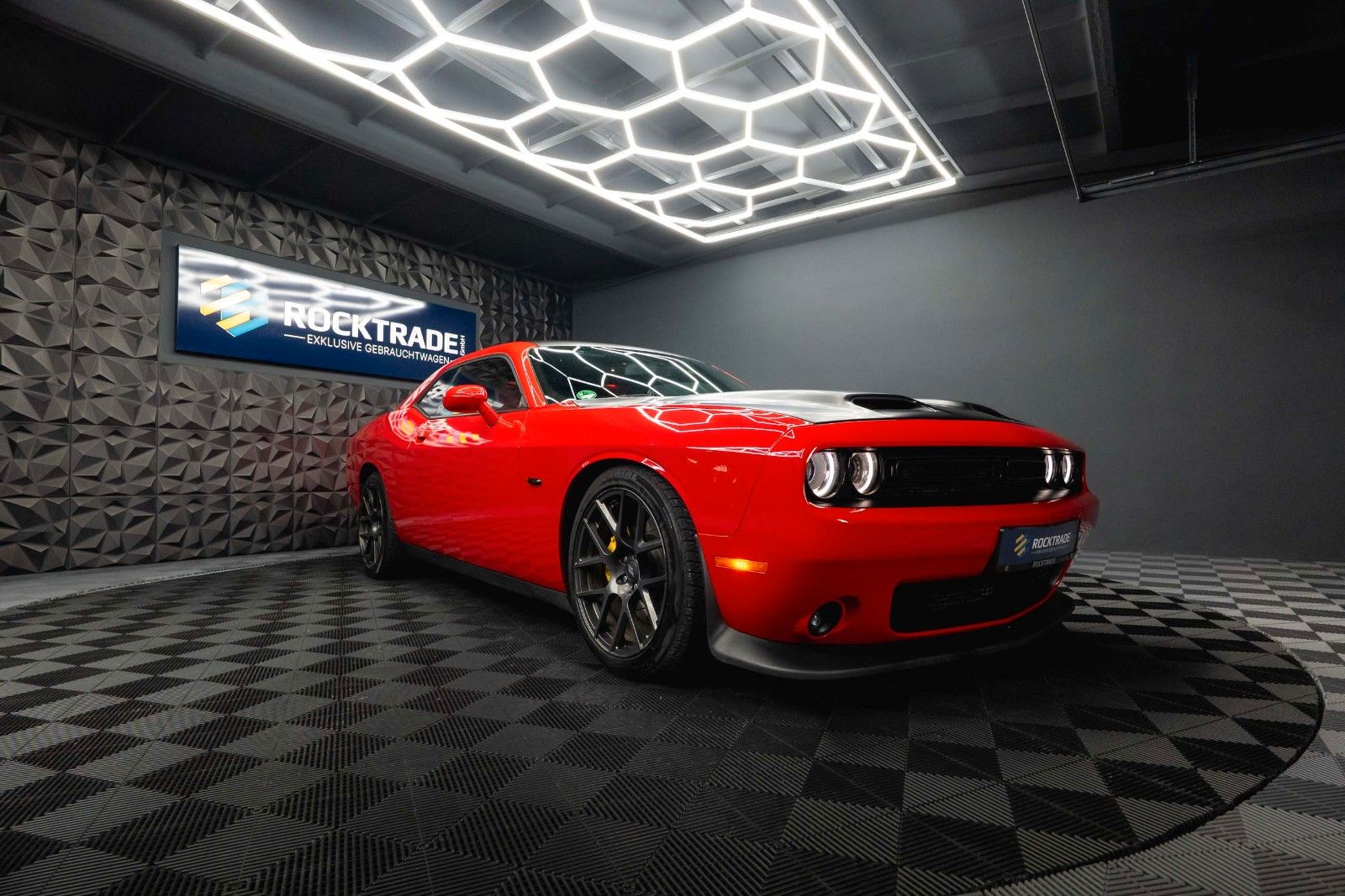 Fahrzeugabbildung Dodge Challenger 6.4 V8 SRT 392 R/T SCATPACK RED DEVIL