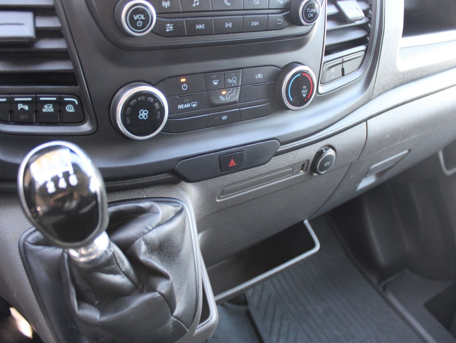 Fahrzeugabbildung Ford Transit L2 H2 Kasten LKW AHK PDC Kamera uvm.