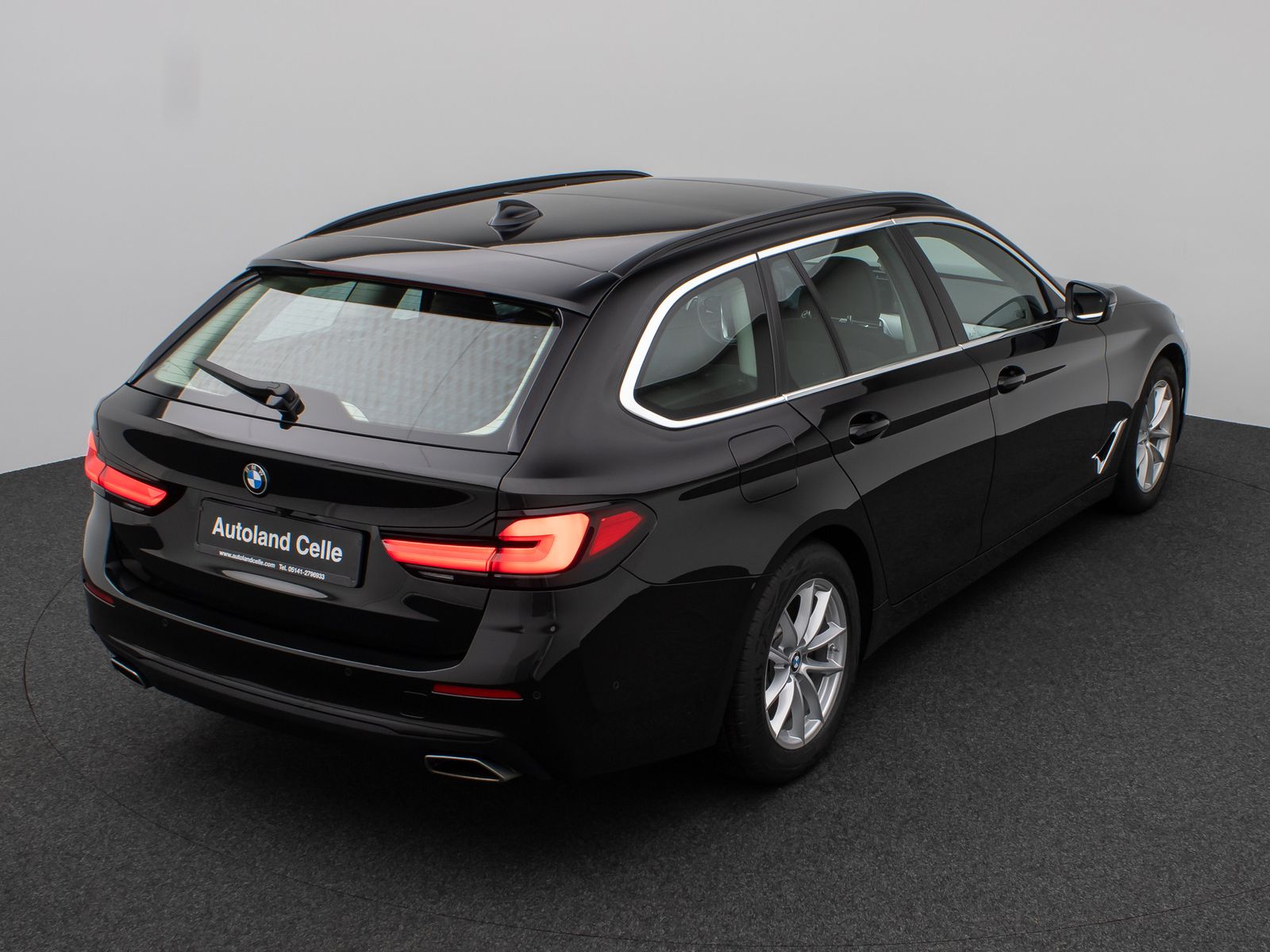 Fahrzeugabbildung BMW 530d Panorama Kamera DAB HiFi DrivAssist Komfort