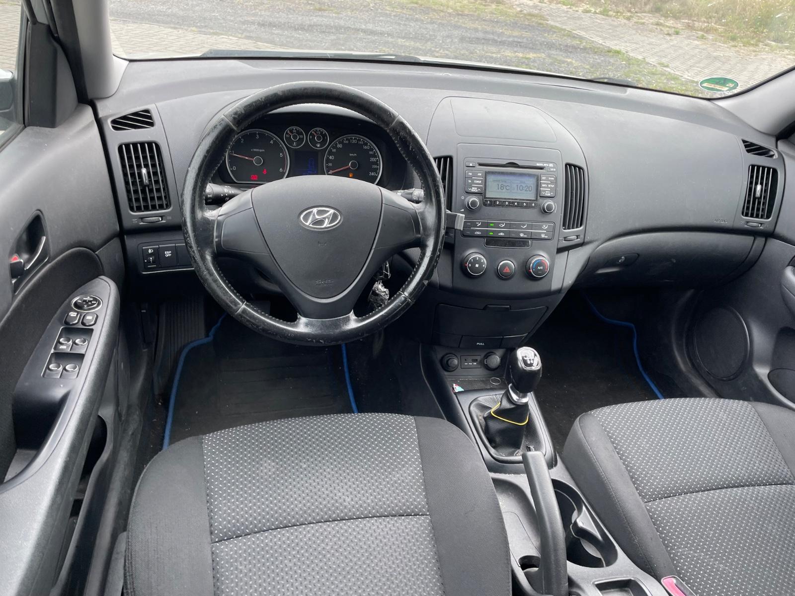 Hyundai i30 2010 — photo 8