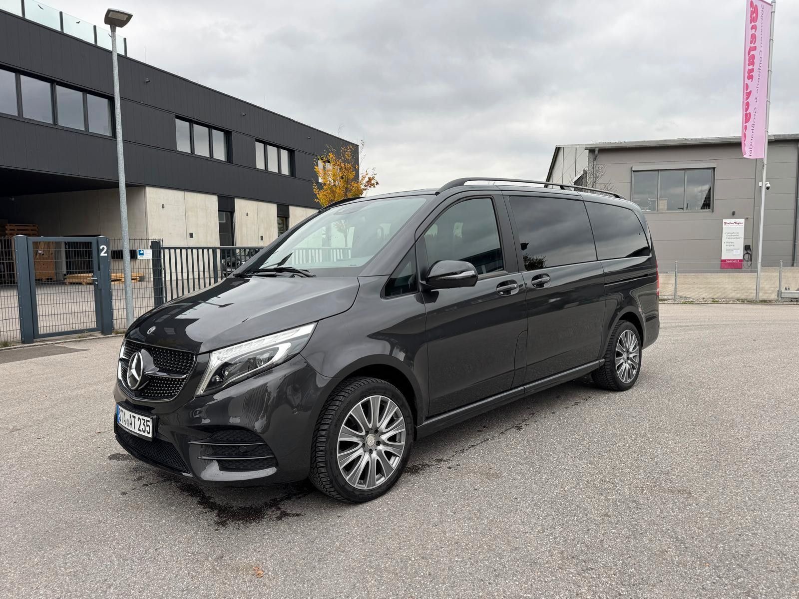 MERCEDES-BENZ V 300 4 Matic AMG Paket Edition Leder LED
