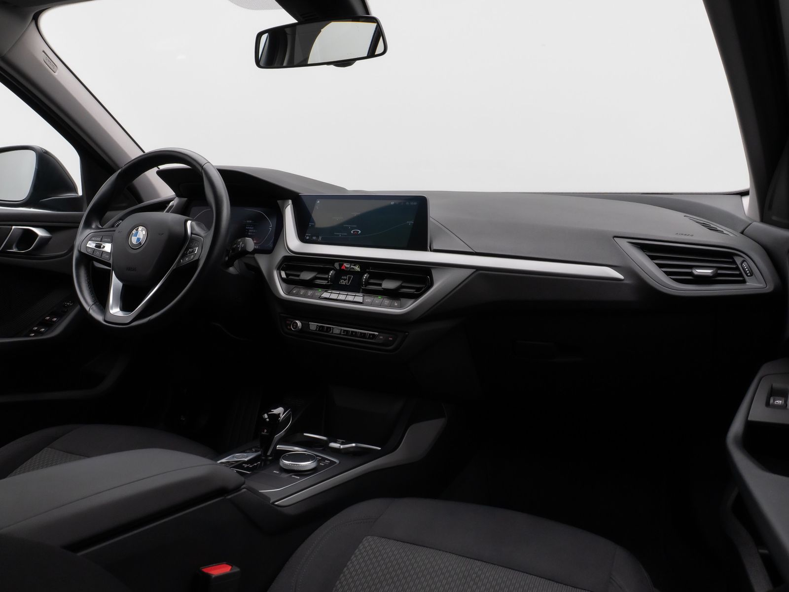 Fahrzeugabbildung BMW 118d DAB CockPitPro Geschwindigkeitsreg PDC LED