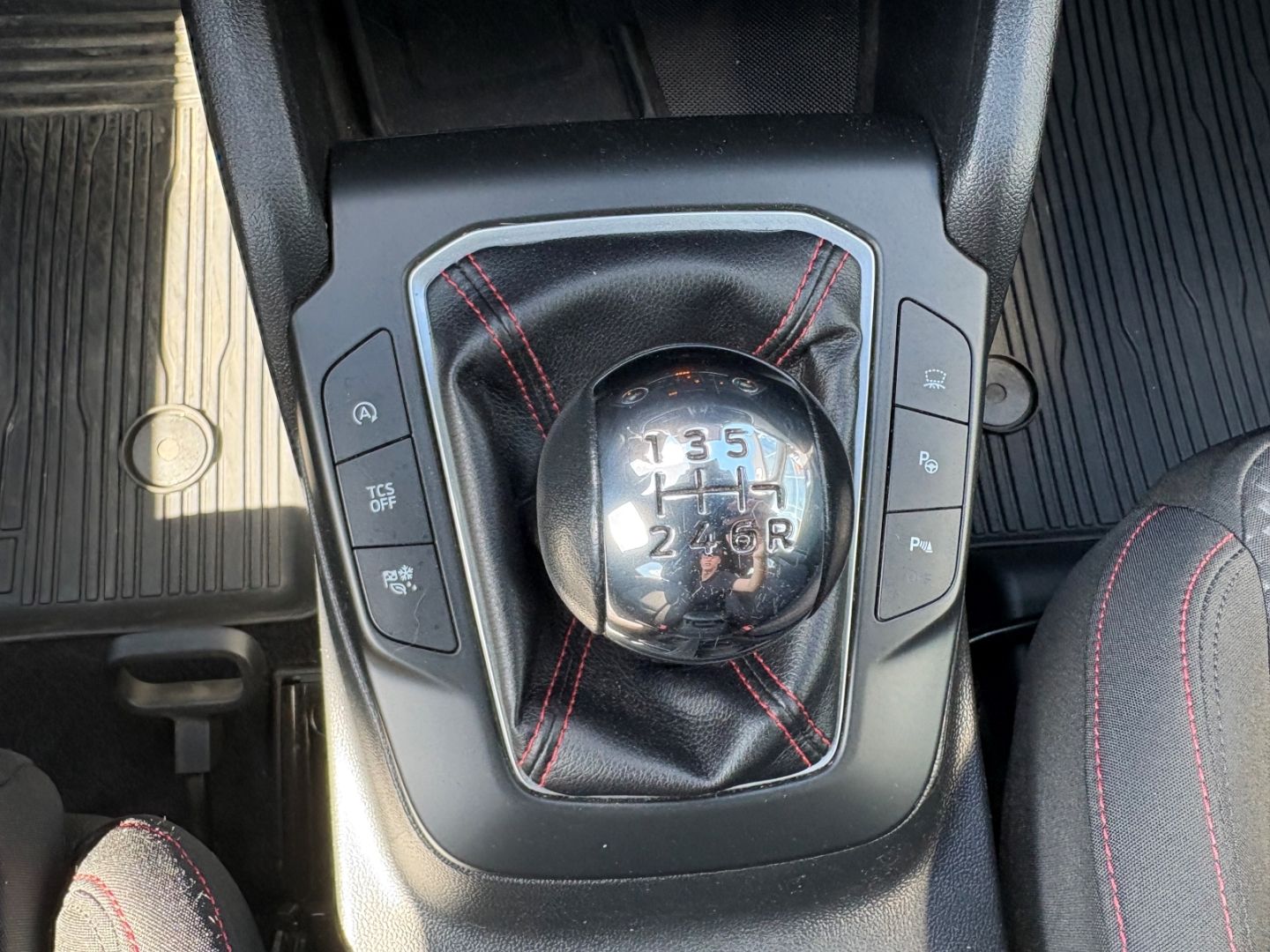 Fahrzeugabbildung Ford Focus Turnier ST-Line LED Kamera HeadUpDisplay