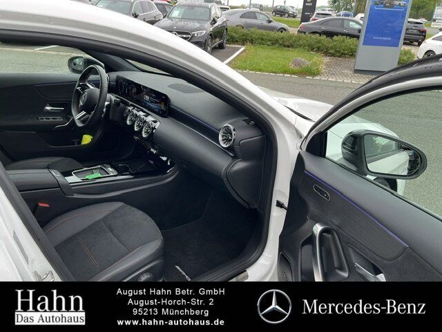 Fahrzeugabbildung Mercedes-Benz A 200 AMG/NIGHT/MULTIB./KAM./AHK/TOTW./AMBI/..