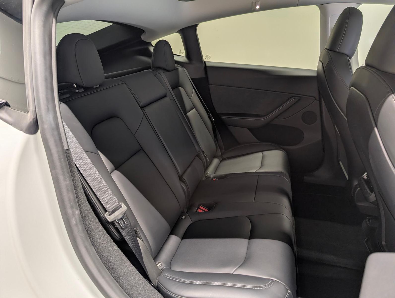 Tesla Model Y AWD Long Range Matrix Pano Navi SHZ Kam foto 13