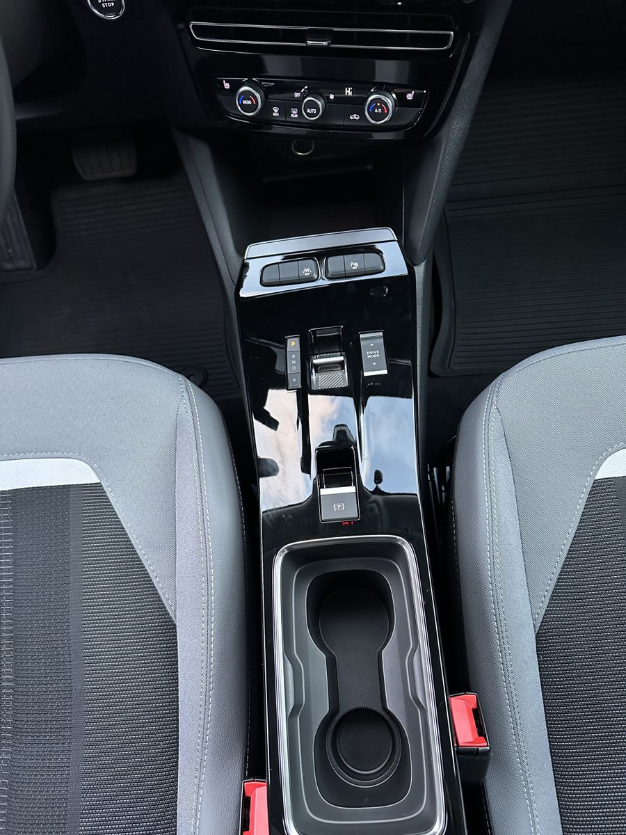 Fahrzeugabbildung Opel Mokka-e Elegance NAV+LED+ACC+SPUR+KAMERA+DAB+SHZ