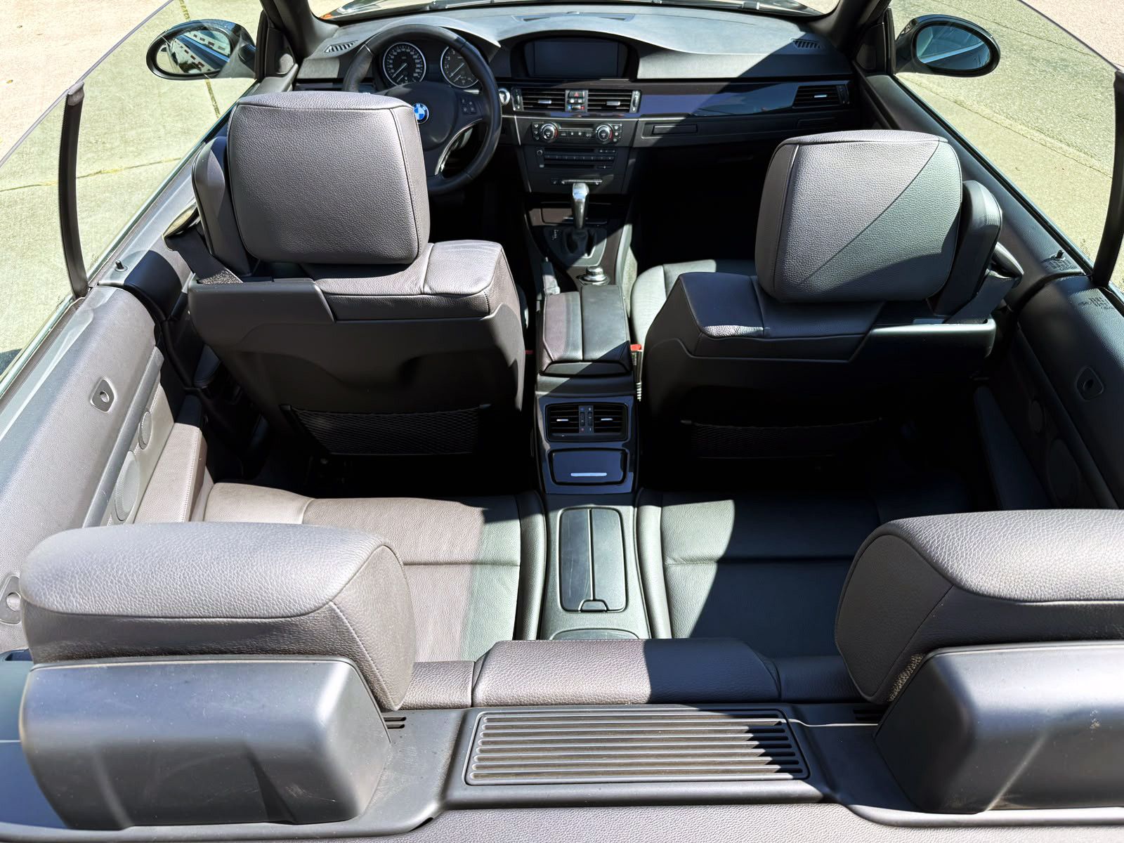 Fahrzeugabbildung BMW 335i E93 Cabrio Automatik PDC SHZ MEMORY NAV BT