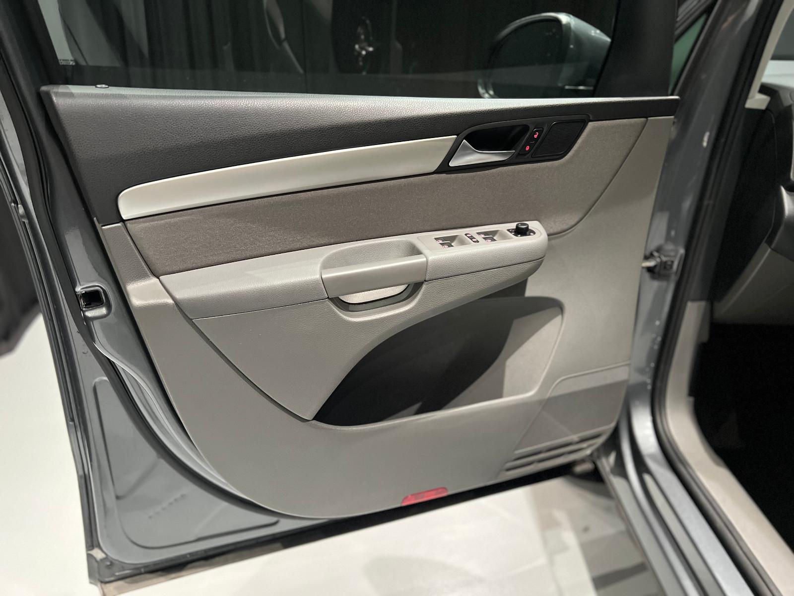 SEAT Alhambra 2.0 TDI 140 ch • 7 places • Portes électriques • Caméra • GPS • 3 zones