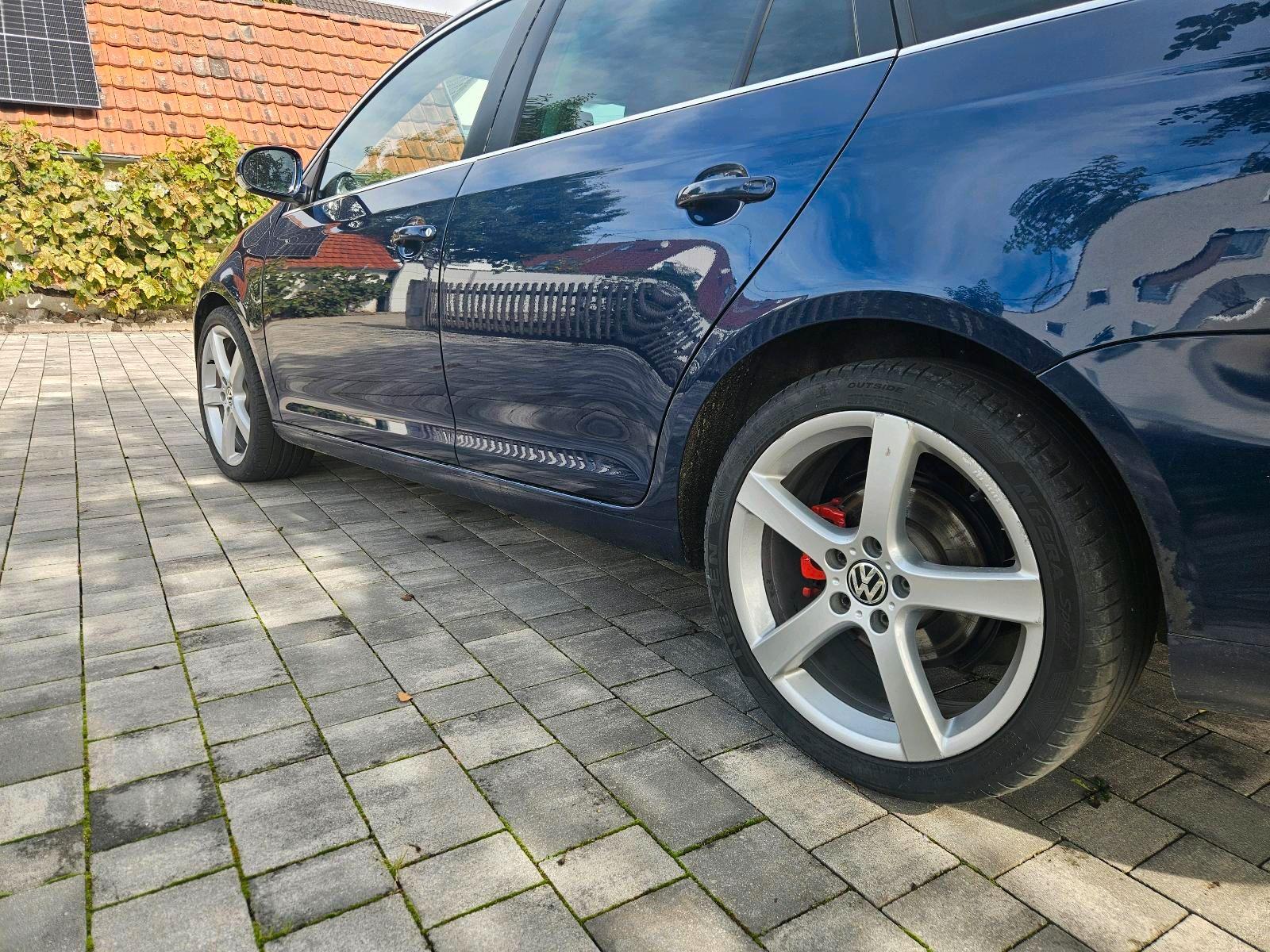 Volkswagen Golf 2011 — engine 105 HP (77kW)