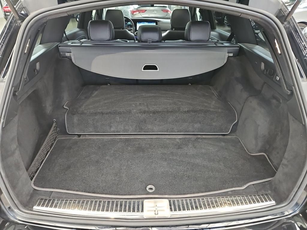 Fahrzeugabbildung Mercedes-Benz E 300 de T 4M AMG AHK Pano Night 360° Sitzklima