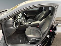 Fahrzeugabbildung Mercedes-Benz CLA 220d Shooting Brake AMG-Line Night Navi Pano