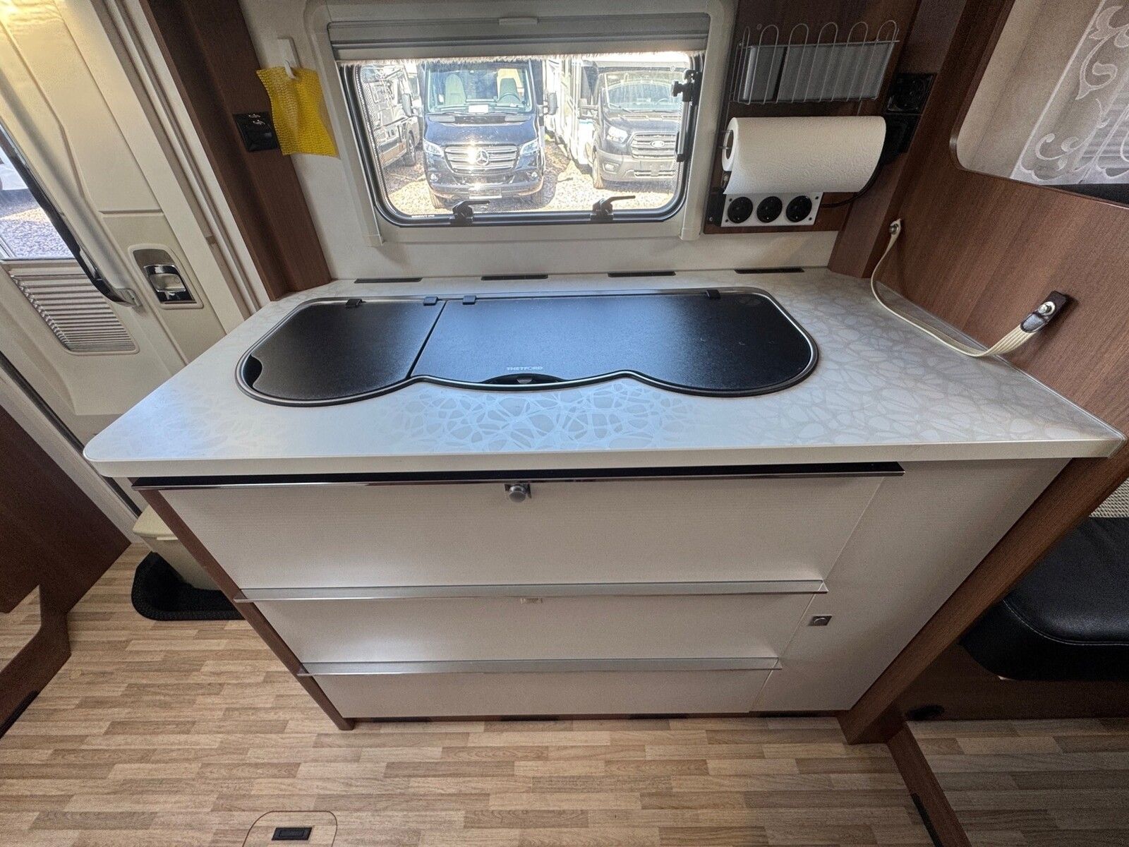 Fahrzeugabbildung LMC Explorer I655 G AHK,SAT,TV,Luftfederung