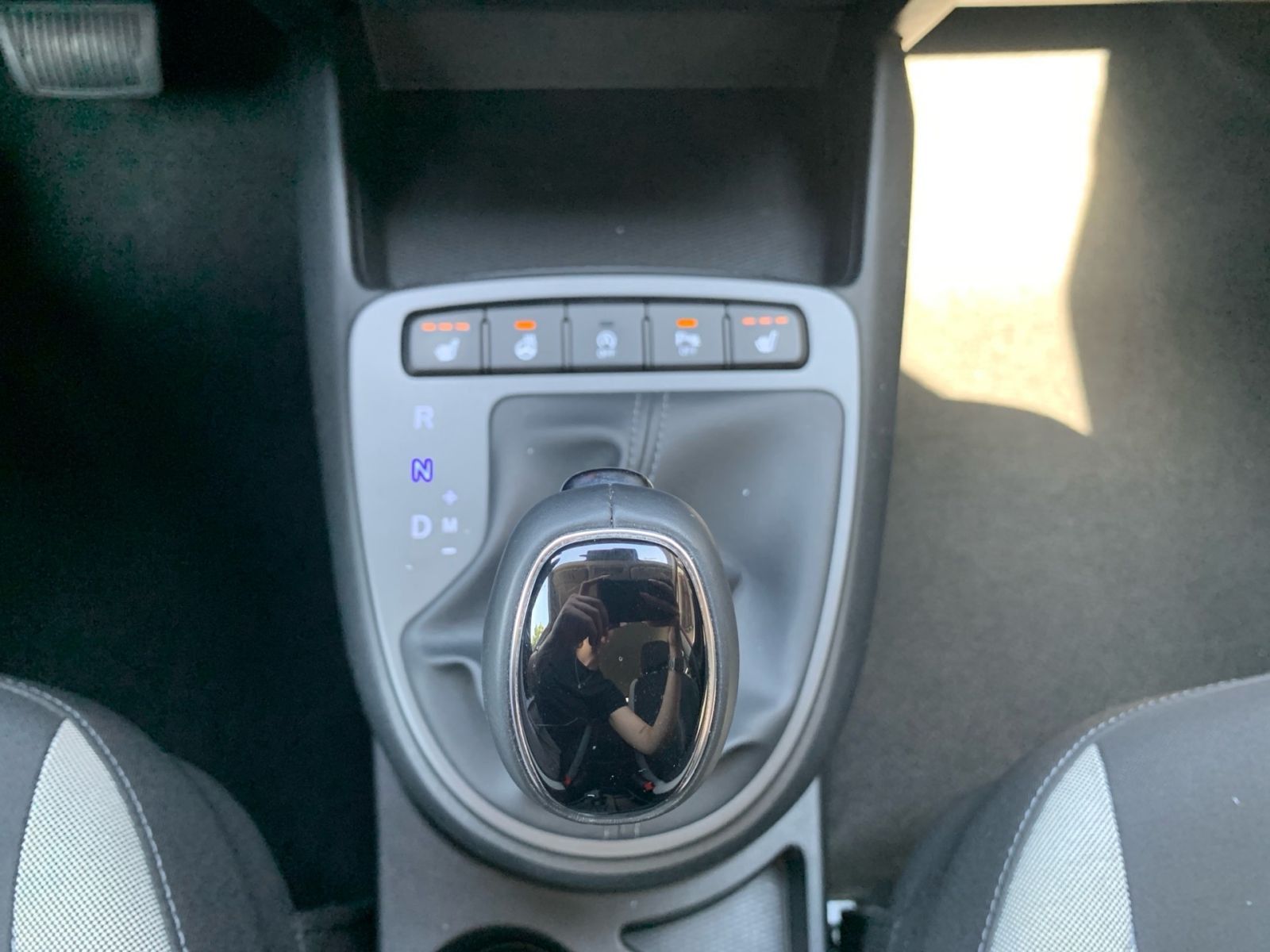 Fahrzeugabbildung Hyundai i10 1.2 PDC Navi Kamera 8Fach Bereift