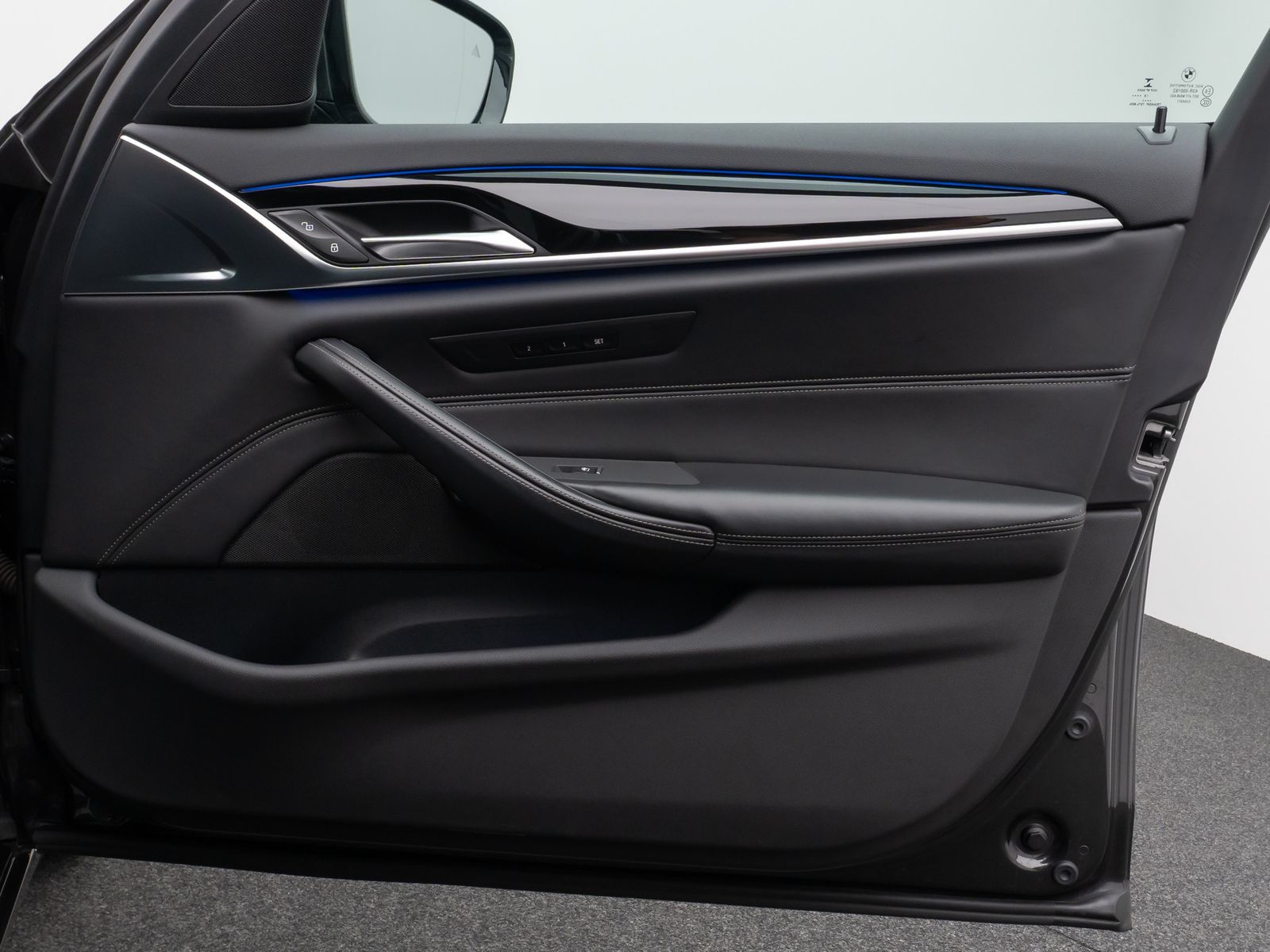 Fahrzeugabbildung BMW 540i xD SportLine Panorama HUD DAB HiFi 4xKlima