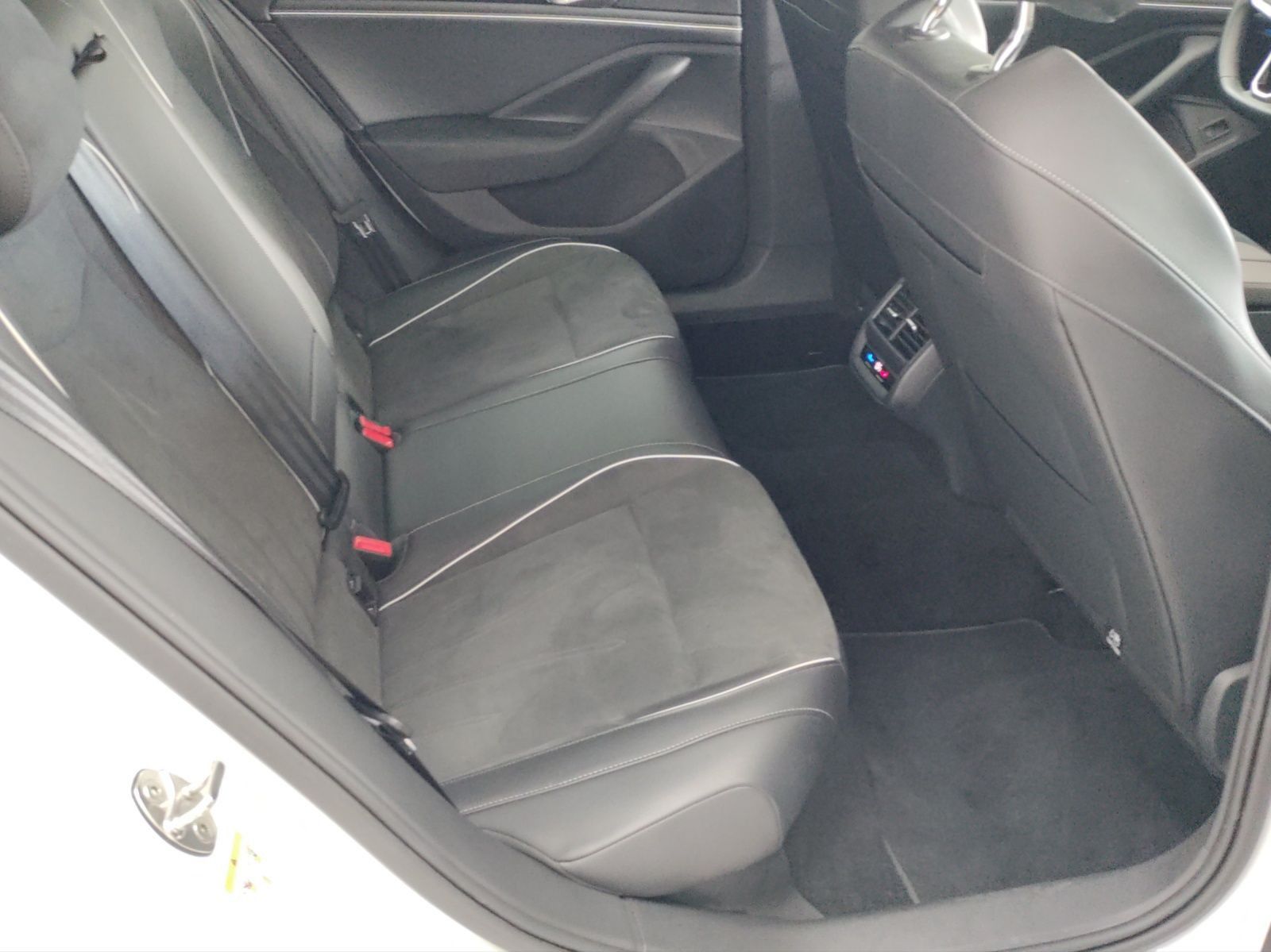 Volkswagen Passat Variant - Bild 6
