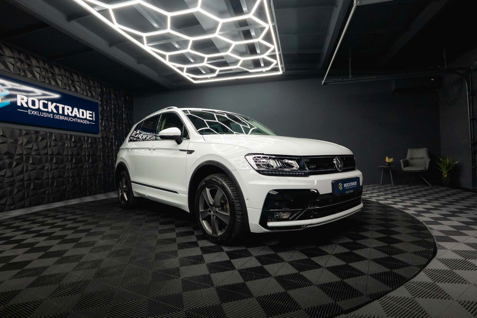 Fahrzeugabbildung Volkswagen Tiguan Comfortline R-Line+ 4Motion *LED*ACC*DAB*