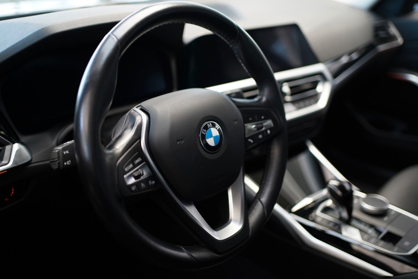 Fahrzeugabbildung BMW 320i Sport Line +DAB+PDC+Sportsitze+Alarmanlage+