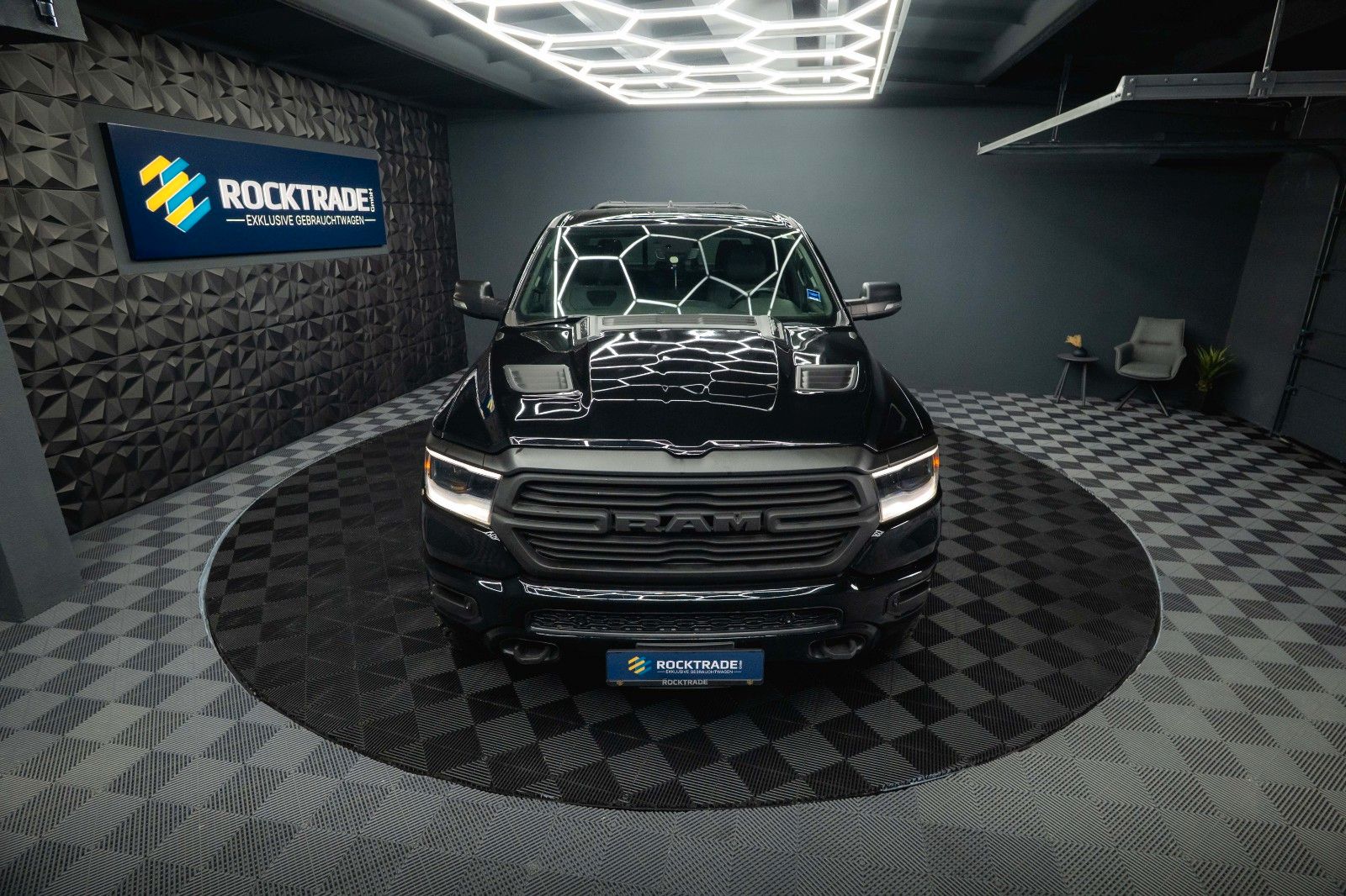 Fahrzeugabbildung Dodge RAM 5.7 V8 HEMI 4x4 Built to Serve AXLE LOCK FOX