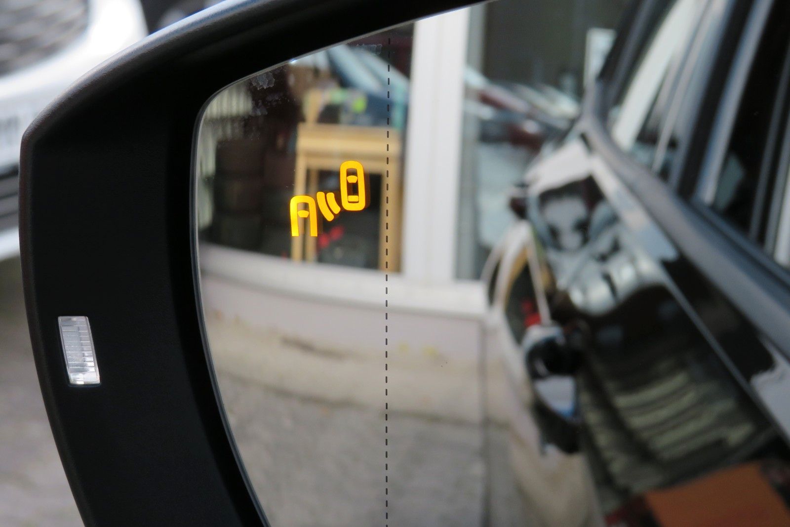 Fahrzeugabbildung Volkswagen T-Cross Life NAVI PDC SITZH DIGITAL-COCKPIT PRO