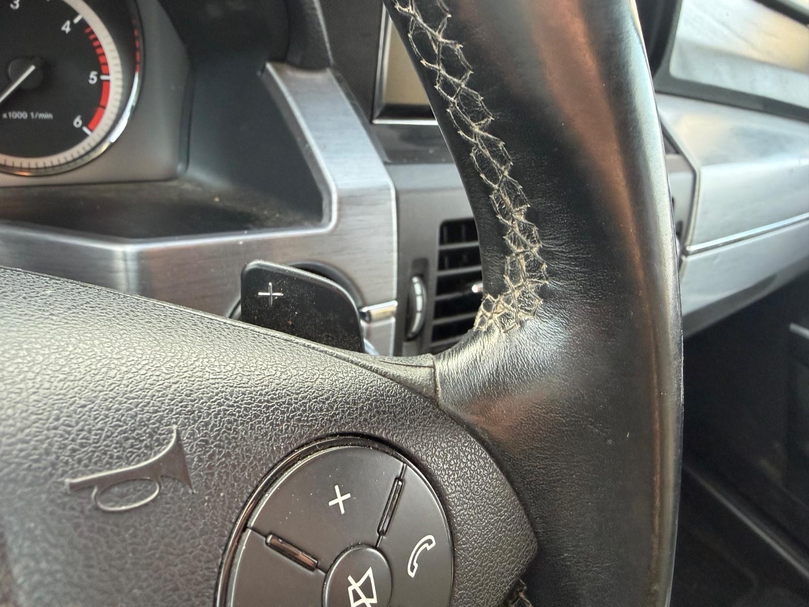 Mercedes-Benz GLK350 2010 — photo 14