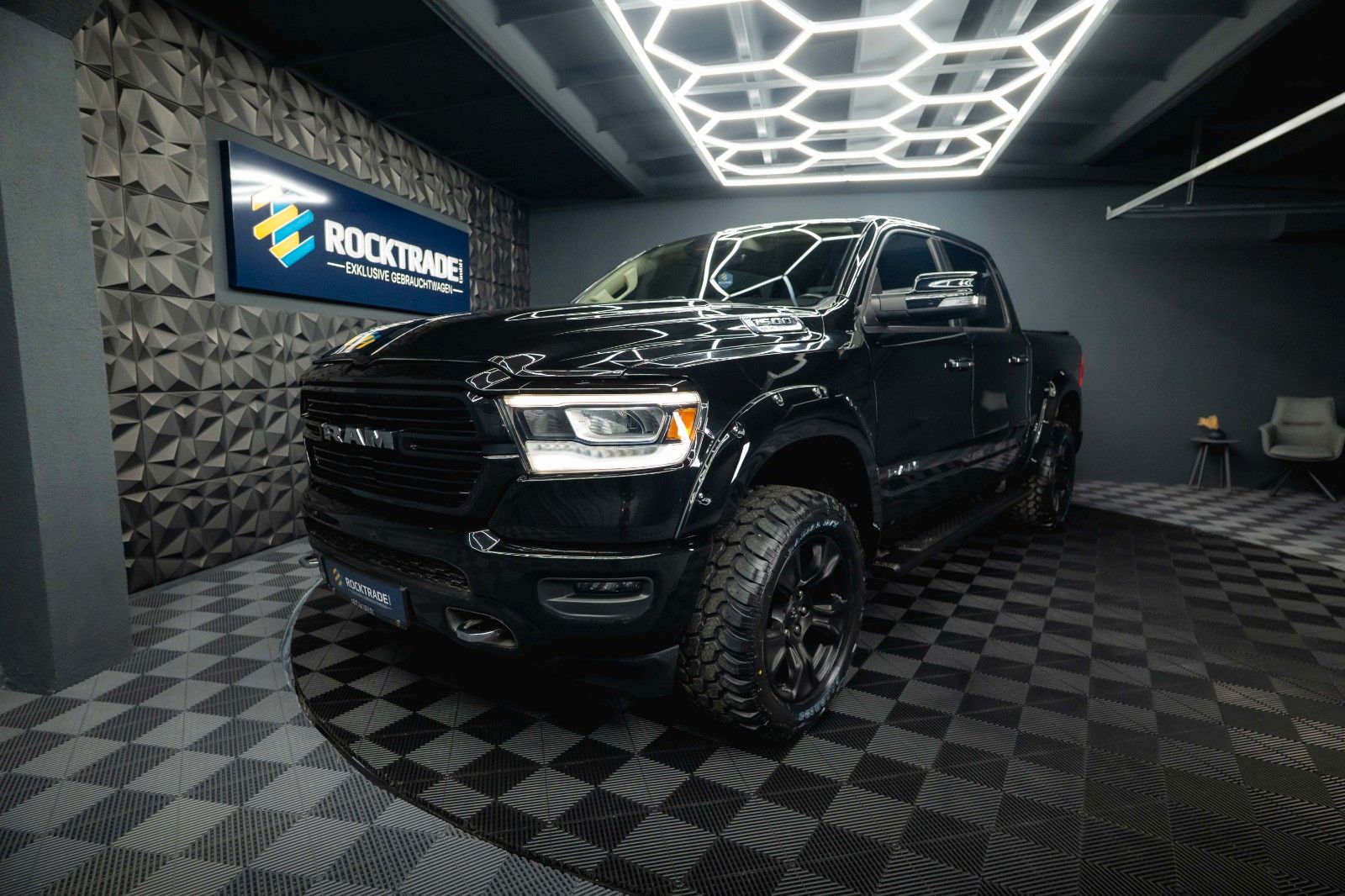 Fahrzeugabbildung Dodge RAM 5.7 V8 HEMI 4x4 LARAMIE Offroad Night LED