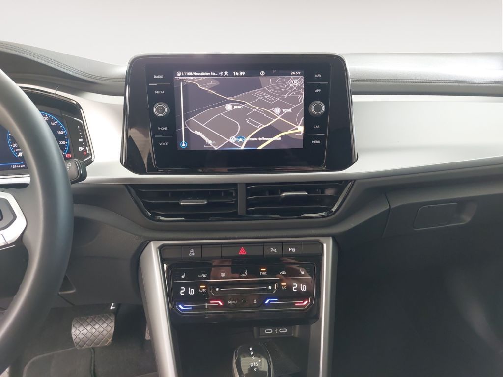 Fahrzeugabbildung Volkswagen T-Roc 1.5 TSI DSG Life IQ.Drive Digital Cockpit