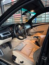 BMW 525i M Paket - BMW 525 mit Benzin-Antrieb: Limousine, 525i M Paket