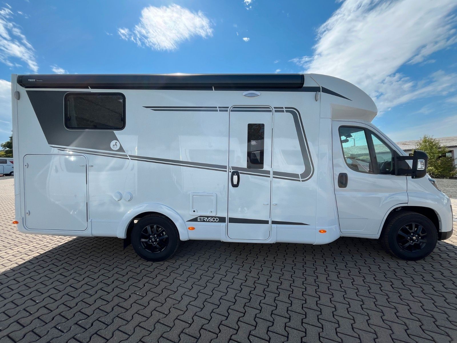 Fahrzeugabbildung Etrusco T 6900 SB *Hubbett*Complete Selection*Iconic* 26