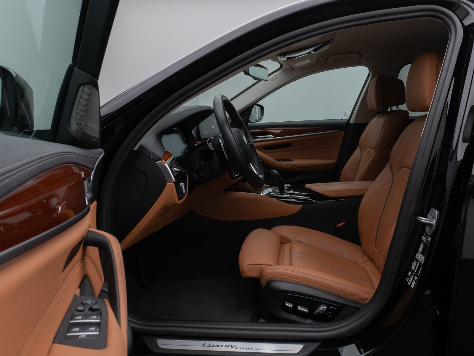 Fahrzeugabbildung BMW 530d xD Luxury Line Laser HUD DAB H/K AHK 19Zoll