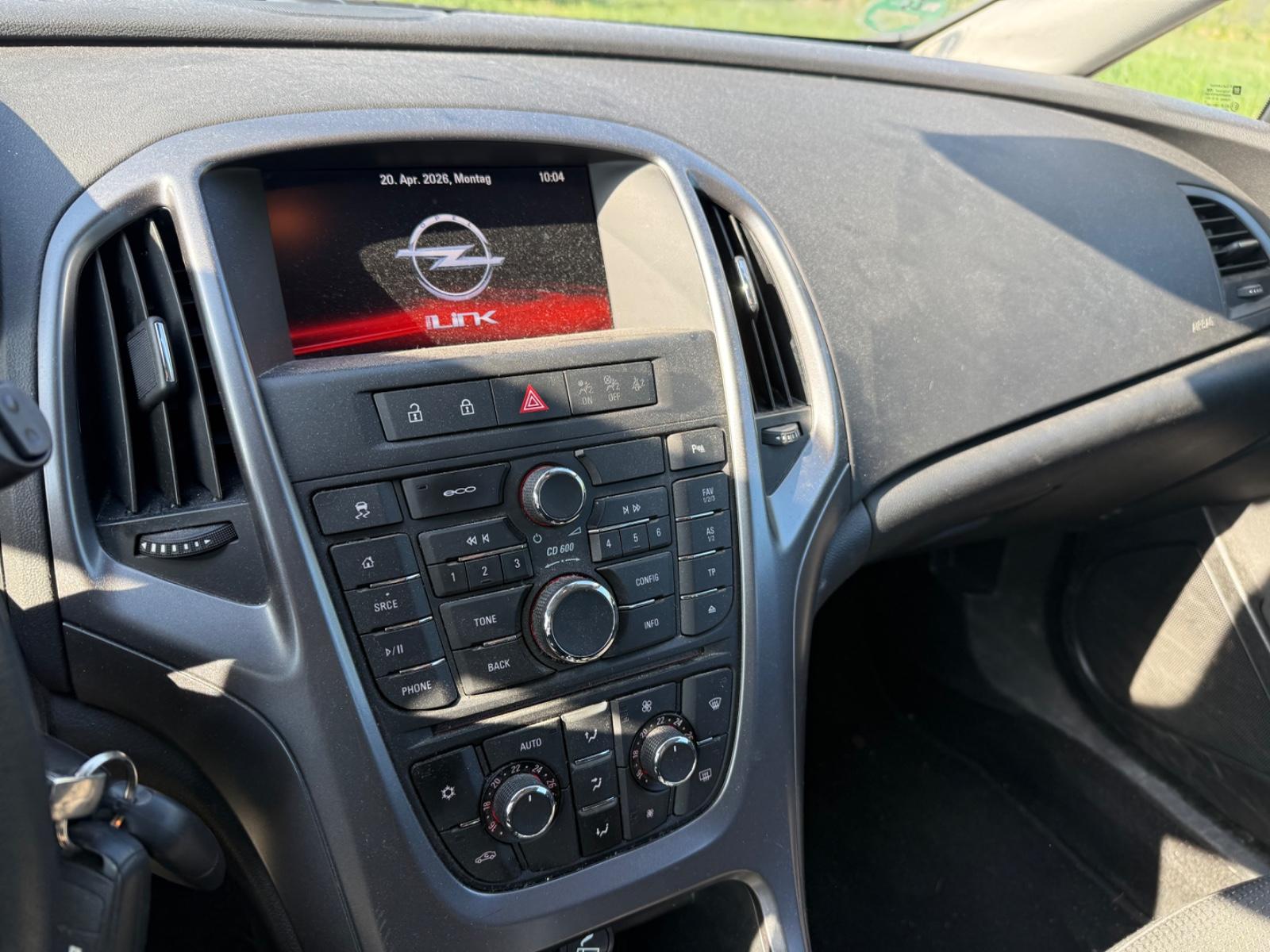 Opel Astra 2015 — photo 14