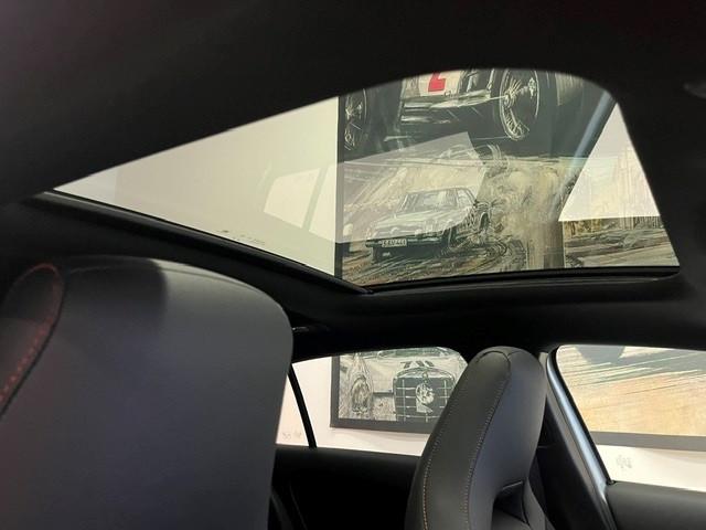 Mercedes-Benz A 250e AMG-Line Panorama Distronic Keyless Go