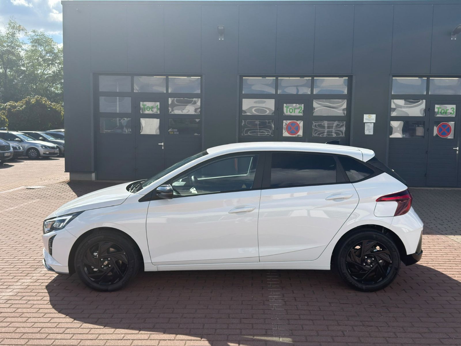 Fahrzeugabbildung Hyundai i20 1.0 T-GDI Blackline *Navi*RFKamera*LED*BOSE*
