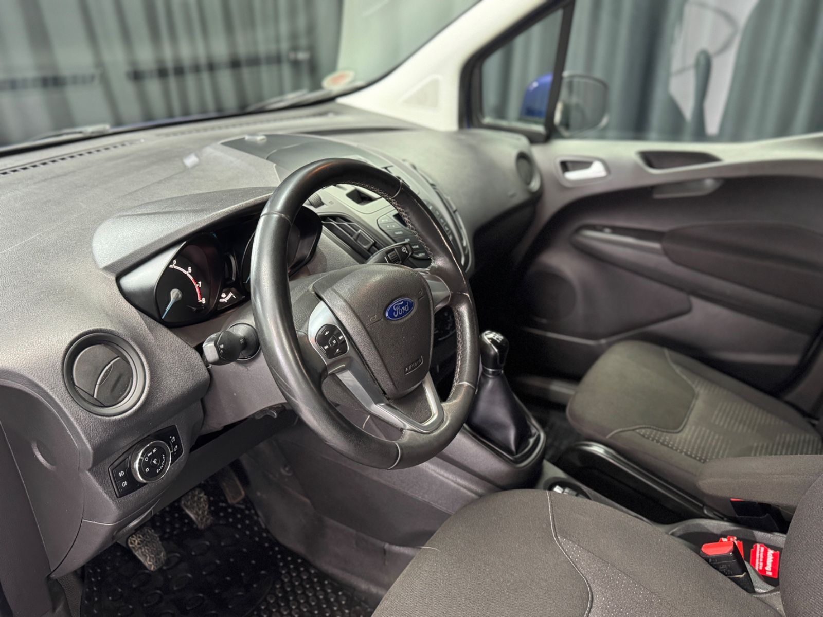 Fahrzeugabbildung Ford Transit Courier Trend|KLIMA|8-FACH|AHK|1.HAND