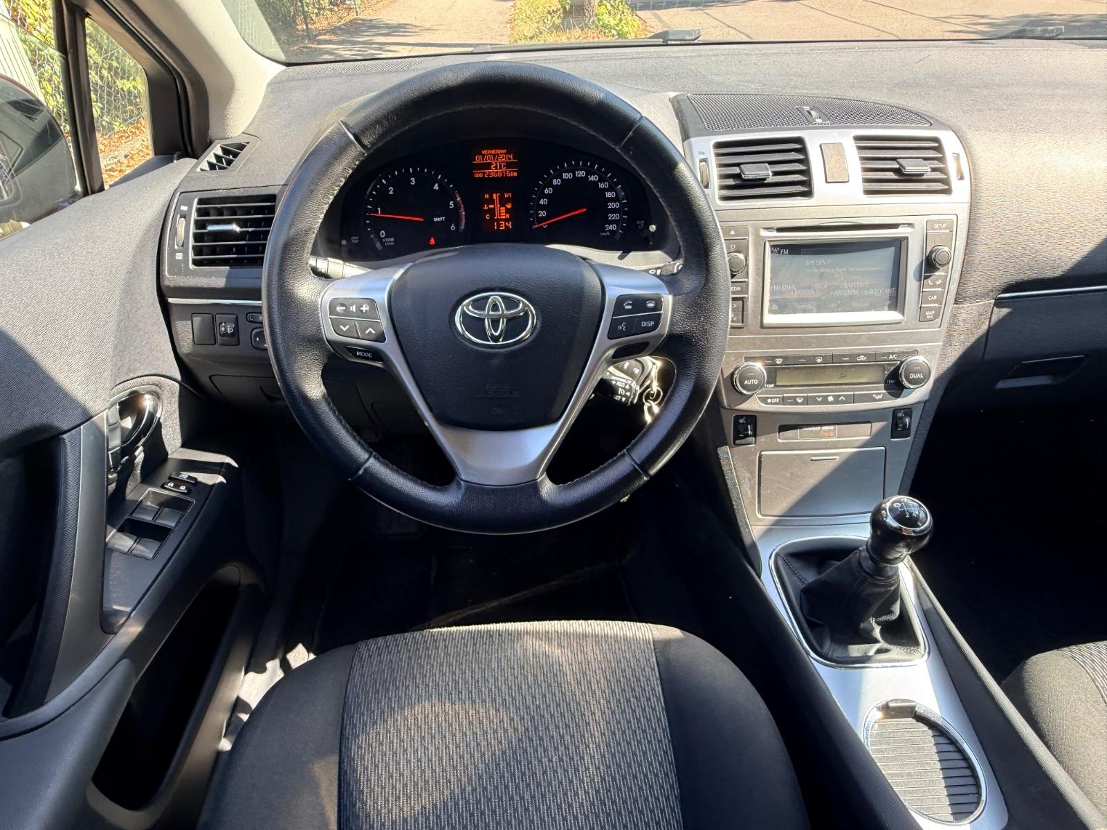Toyota Avensis 2014 — photo 21