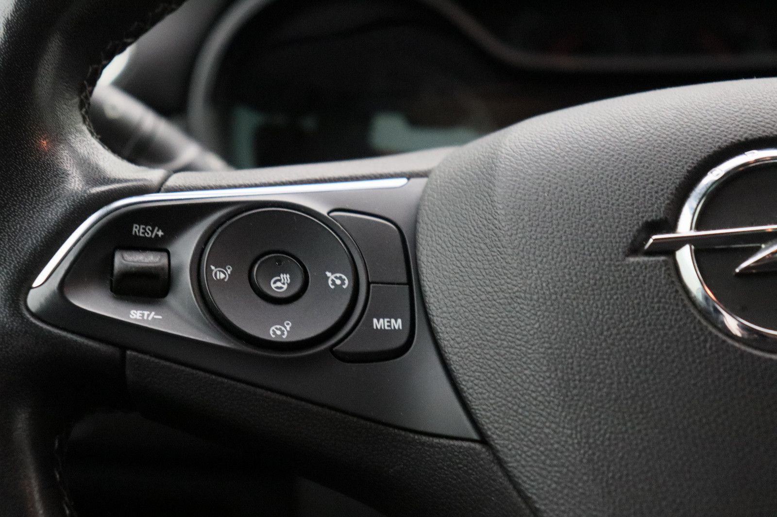 Fahrzeugabbildung Opel Crossland 1.2 (X) Elegance
