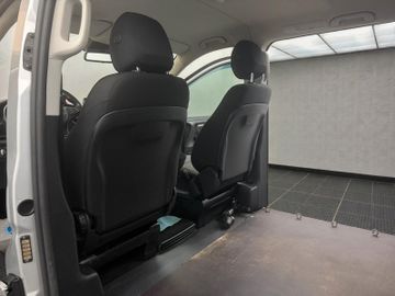 Mercedes V 220 - 12