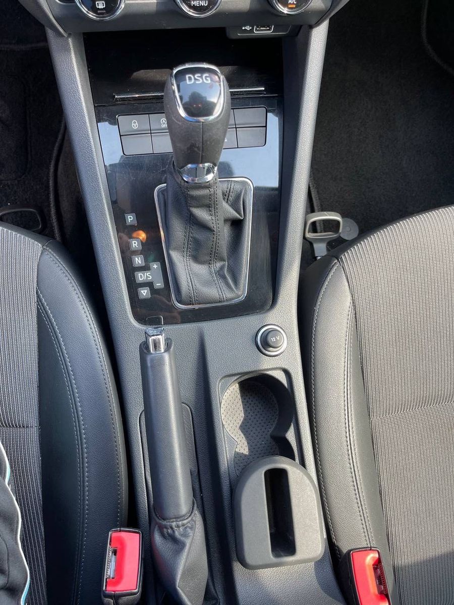 Fahrzeugabbildung SKODA Octavia 2.0 TDI  Style*StHz*Navi*SmartLink*ACC*