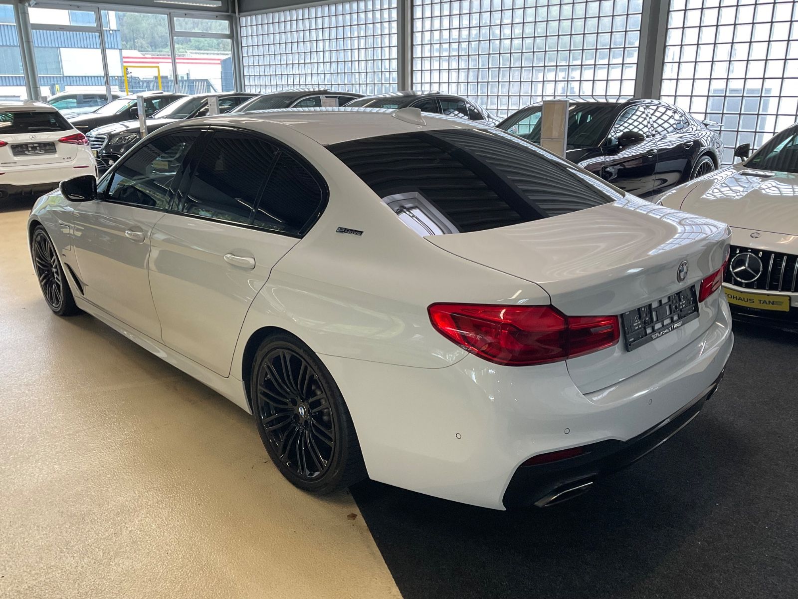 Fahrzeugabbildung BMW 530 e M Sport*Head-Up Display